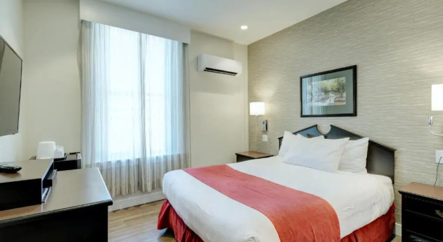 Номер Deluxe Strathcona Hotel
