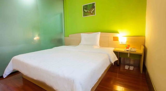 7 Days Inn, Varaa Hotelli Shanghai Shanghai