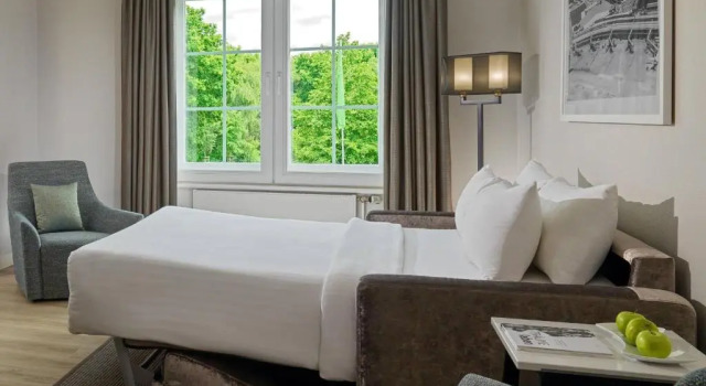 Полулюкс Courtyard by Marriott Hamburg Airport
