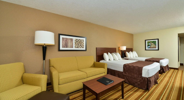 Четырёхместный номер Standard Rock Island Inn & Suites Marshalltown