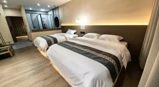 Семейный люкс с балконом и с видом на восход Yuanyang Terrace Hexia Zhenyue Sunrise View Boutique Homestay (Terrace Scenic Area)