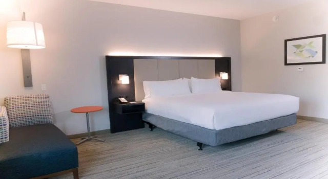 Номер Standard Holiday Inn Express & Suites - Tampa East - Ybor City by IHG