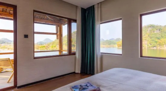 Люкс с видом на озеро Puzhe hei Yunlu Lake View B & B