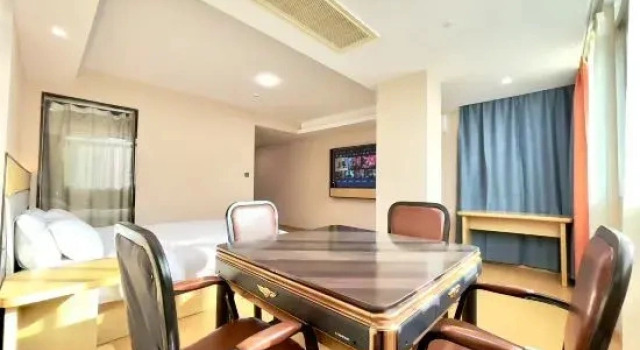Deluxe suite Crown Hotel (Sanling Plaza Food Street Branch, Xianyou Bus Station, Putian)