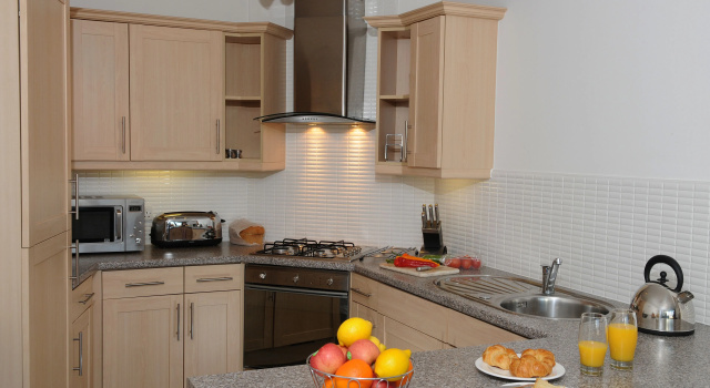 Fountain Court Apartments - EQ2, Buchen Sie Ferienwohnung Hotels in Merchiston mit Parkplatz, Parkplätze