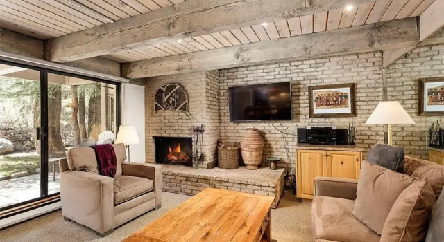 Chateau Eau Claire Unit 8