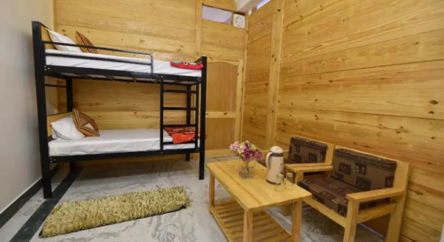 Кровать в общем номере Balbir Niwas Guesthouse Homestay