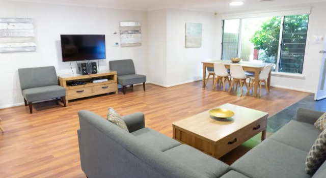 Коттедж Deluxe с 3 комнатами Fingal Bay Holiday Park