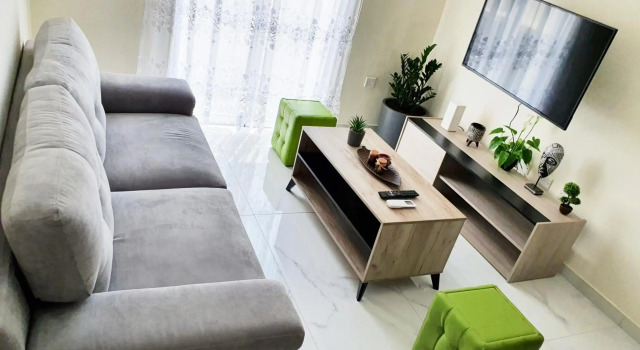 2 Bedroom Cozy Apartment near Tourist Area, 200m from sea, Rezerwuj Apartament Hotele w Pafos z parkingiem, w pobliżu Paphos Archaeological Park, Parking