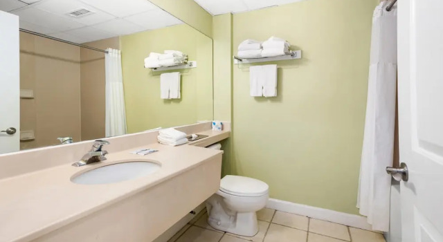 Люкс Tidelands Caribbean Boardwalk Hotel and Suites