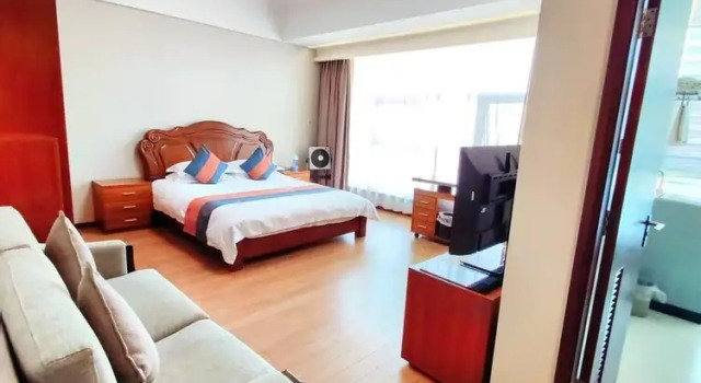 Номер Comfort East King Business Hotel
