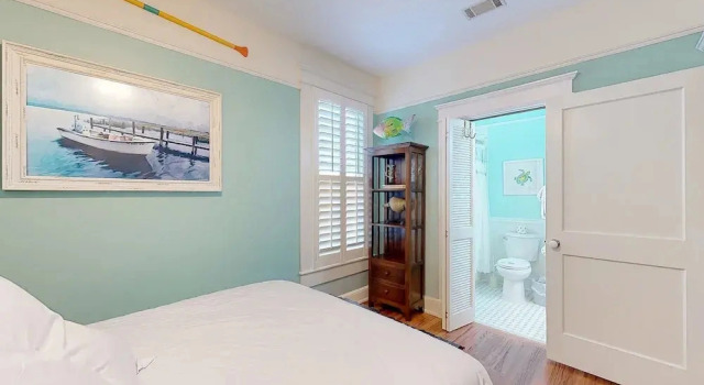 Charleston-style Cottage w/ Lovely Decks, Steps to the Beach & Pools, Prenota Casa vacanze Saint Simons Island Georgia