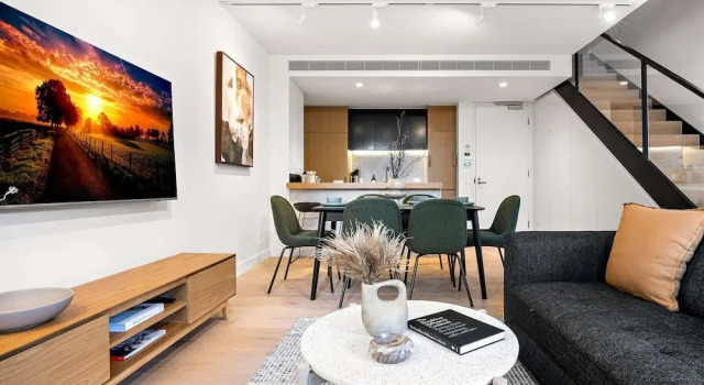 Апартаменты Stylish 3-bed Townhouse in Vibrant Fitzroy