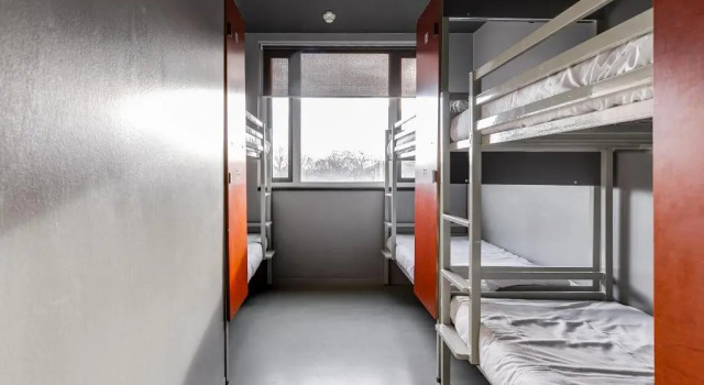 Кровать в общем номере ClinkNOORD Hostel