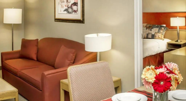Люкс с 2 комнатами Cartier Place Suite Hotel