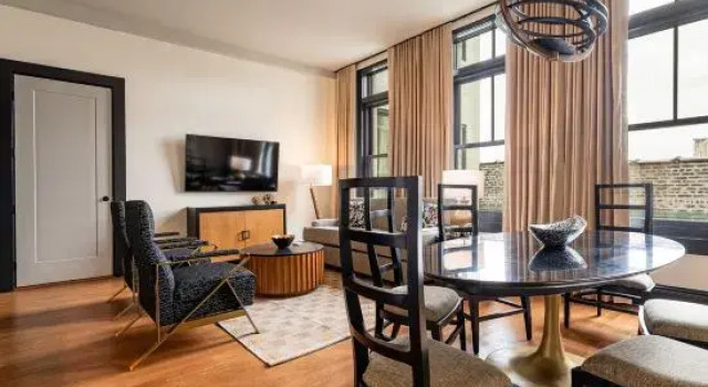 2BR Private Patio in Luxe Canal St Unit | The Mayfair, Забронировать Отель Отели Нового Орлеана с парковкой, рядом с Armstrong Park, Парковка