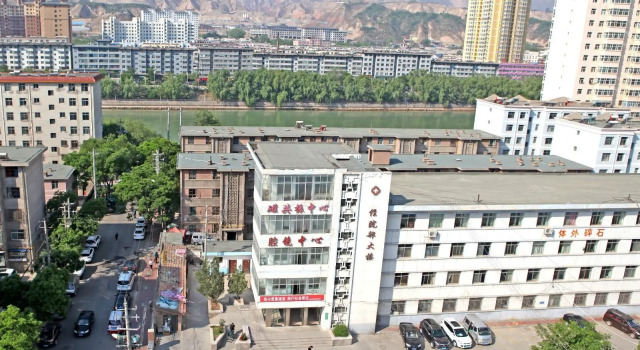 7 Days Inn·Linxia Liujiaxia Xiaoshenzi Store, Rezervovat Hotel Hotely v Linxia s parkováním, Parkování