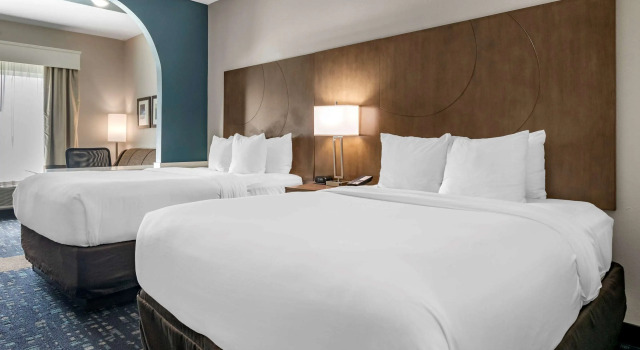 Четырёхместный люкс Comfort Suites Fort Lauderdale Airport & Cruise Port