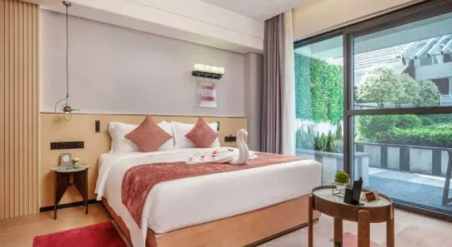 Двухместный люкс Deluxe c 1 комнатой с видом на горы Sanya Yalong Bay No.99 Suite Resort Hotel