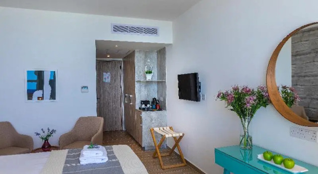 Двухместный номер Deluxe с балконом Leonardo Plaza Cypria Maris Beach Hotel & Spa