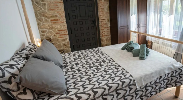 Семейный коттедж с 4 комнатами с видом на сад Casa rural Paraje de Yuste