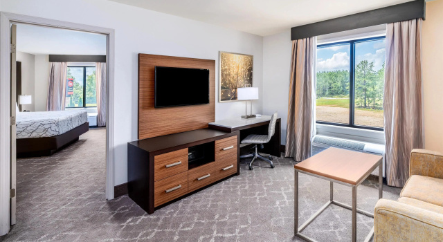 Четырёхместный люкс Aiden by Best Western Warm Springs Hotel and Event Center