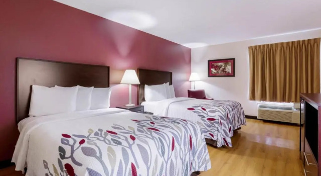 Четырёхместный номер Deluxe Red Roof Inn Carrollton