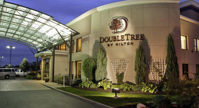 Четырёхместный номер Standard DoubleTree by Hilton Buffalo-Amherst