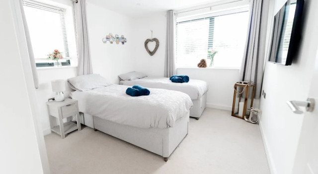 Brand New Beachfront Ground Floor With Garden 2 Bed Apartment 6 Guests, Varaa Huoneisto Asunnot kohteessa Merseyside, Huoneisto
