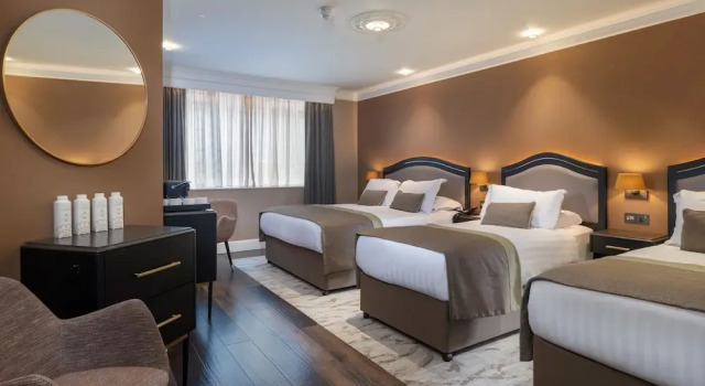 Четырёхместный номер Cassidys Hotel