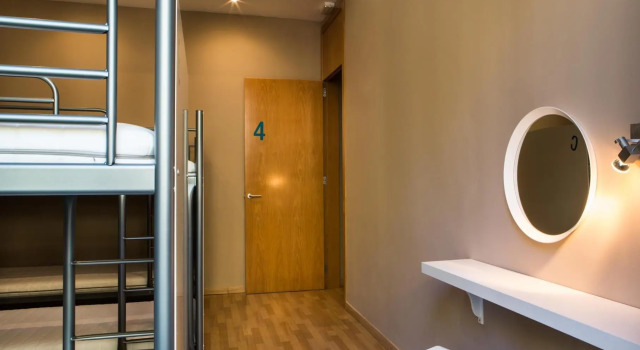 Кровать в общем номере Born Barcelona Hostel