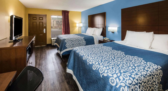 Четырёхместный номер Standard Days Inn by Wyndham Oak Grove/Ft. Campbell