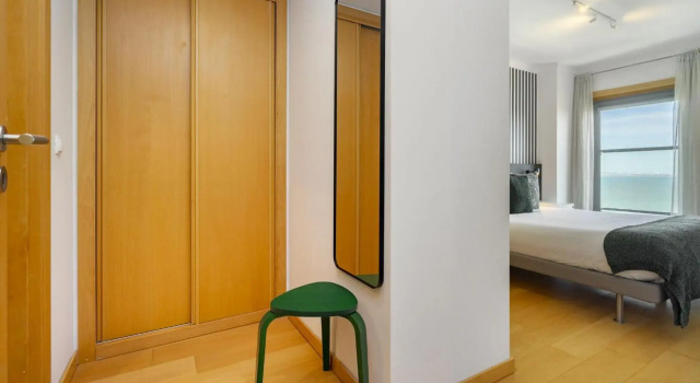 WHome @Panoramic Living w/ Elevator, AC, Garage perfect for Families & Business Travellers, Забронировать Отель Отели Лиссабона с парковкой, рядом с Международный выставочный центр Лиссабона, Парковка