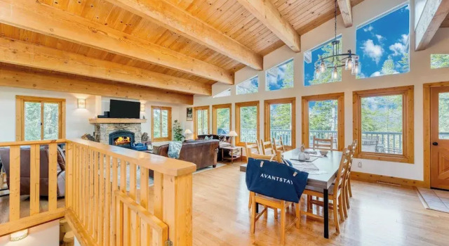 Коттедж Lake + Beach Access, Pool, Tennis Walk to Chambers Tahoe Timber by Avantstay