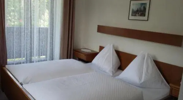 Hotel Kristall, Забронировать Отель Отели и гостиницы Клайнарль, рядом с Shuttleberg (Флахаувинкль — Клайнарль), Отель