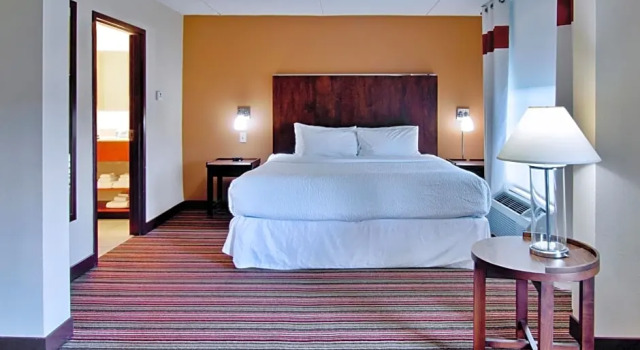 Двухместный люкс Four Points by Sheraton Nashville Airport
