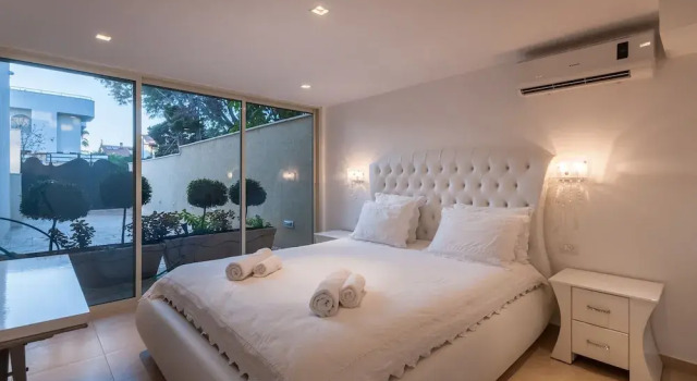Вилла Luxurious Villa with great location