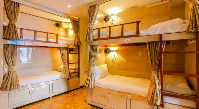 Hygeinic Airport Dormitory Near by BOM, Забронировать Хостел Мумбай Mumbai Region, рядом с Международный аэропорт имени Чатрапати Шиваджи, терминал 2