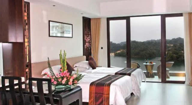 Номер Standard с видом на озеро Mels Weldon Evergreen Lake Hotel Heyuan