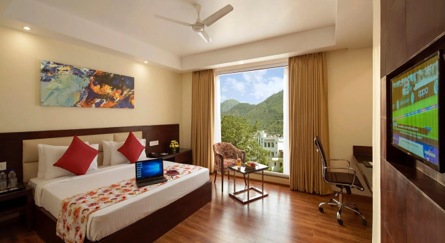 Люкс Clarks Inn Suites Katra