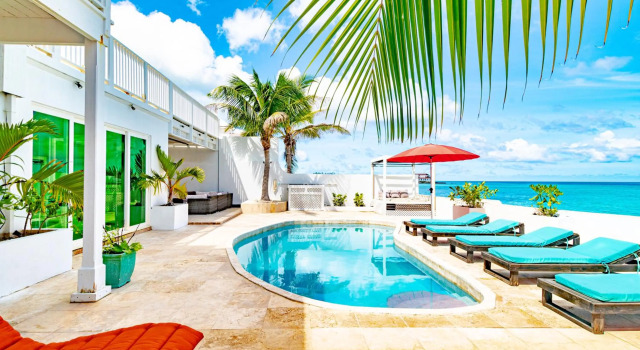 Caprice 7 -Oceanfront Villa - Gated Community with Pool, Prenota Villa Cottage a Nassau, Cottage
