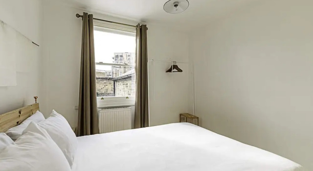 Hackney - Victoria Park: Generous 2 Bed Terrace, Забронировать Дом для отпуска Виллы Лондона, рядом с Парк Виктории, Вилла