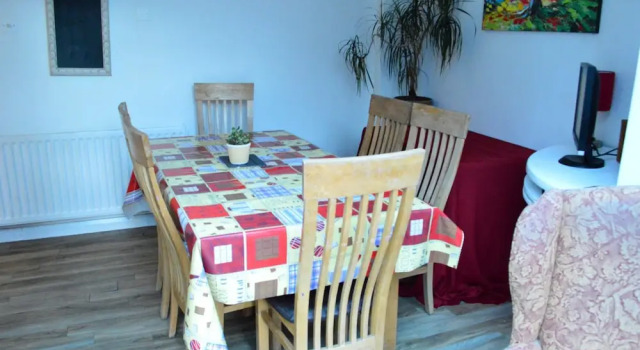 3 Bedroom Family Home Near The DLR