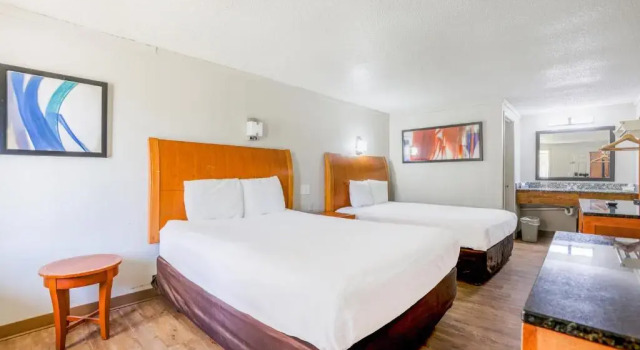 Четырёхместный номер Standard Cozy Garden Inn By OYO Hwy 40 Richmond