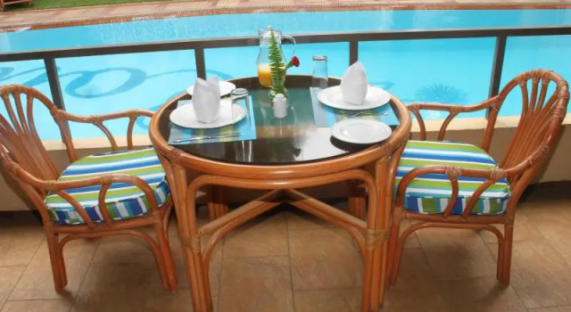 Апартаменты Mimosa Court Apartments