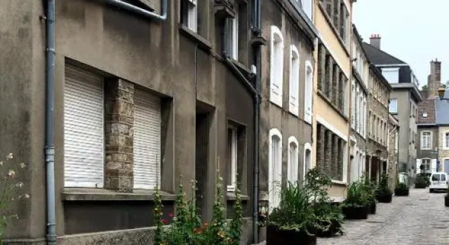 Studio 2 Pers En Vieille Ville Parking Gratuit - by la Source D'orfee, Забронировать Апартаменты/квартира Отели Булонь-сюр-Мер с парковкой, рядом с Museo Libertador San Martín, Парковка