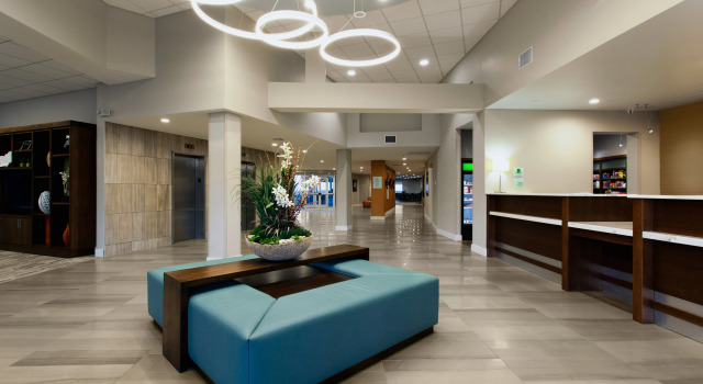 Holiday Inn Hotel & Suites Daytona Beach On The Ocean by IHG, Забронировать Отель Дейтона-Бич Daytona Beach Area