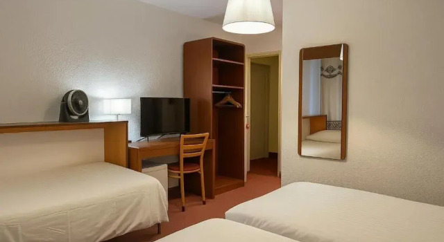 Трёхместный номер Classic Hôtel de la Poste Martigny - City Center