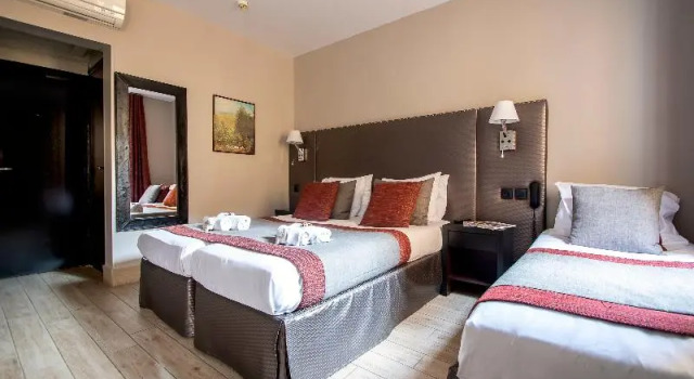 Трёхместный номер Standard с балконом Hotel Migny Opéra Montmartre