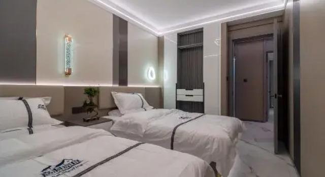Люкс Deluxe с 3 комнатами Genhe Jiali Grand Court Hotel